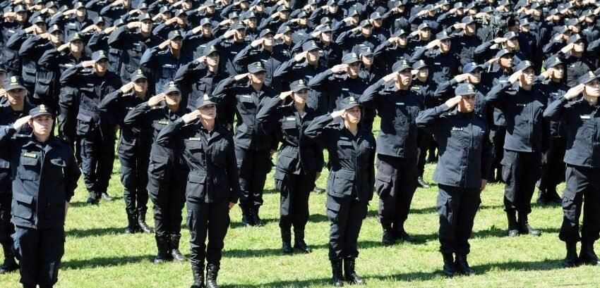 Policía igual a estatales y docentes