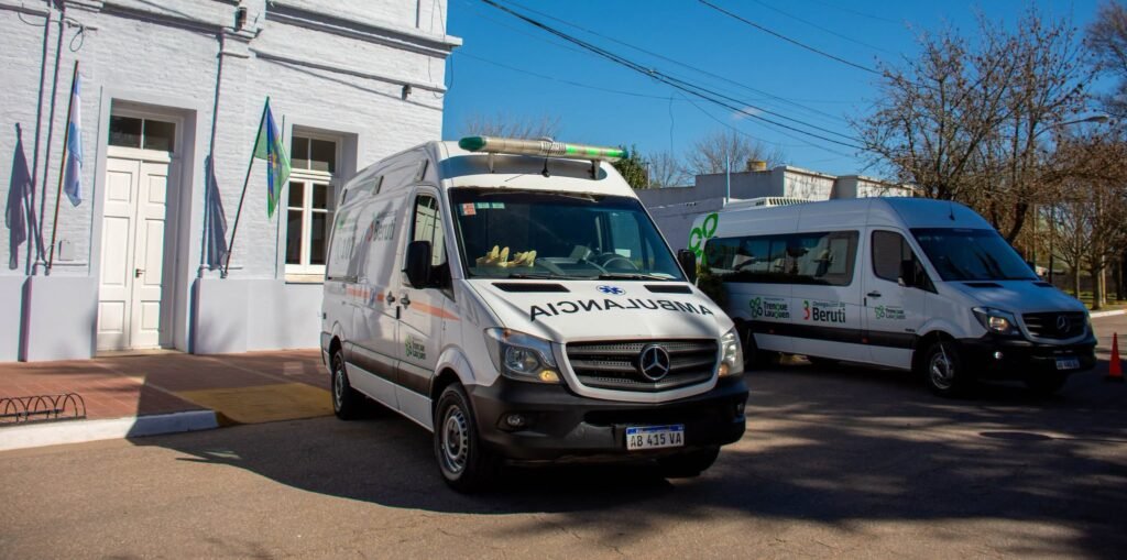 Una ambulancia y otra combi para Beruti