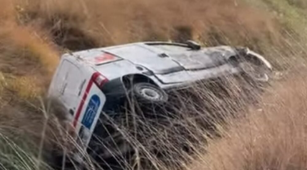 Vuelco de un utilitario en Ruta 5